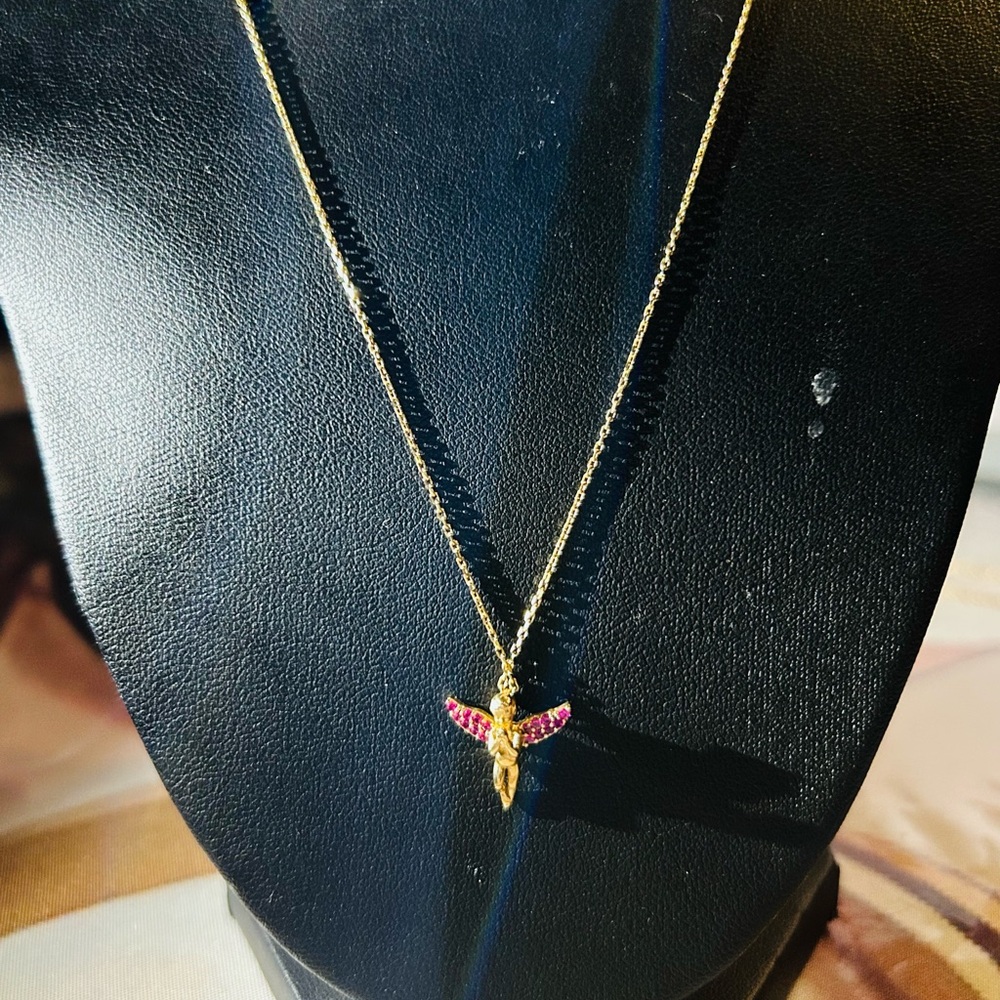 Elegant Gold and Pink Pendant Necklace